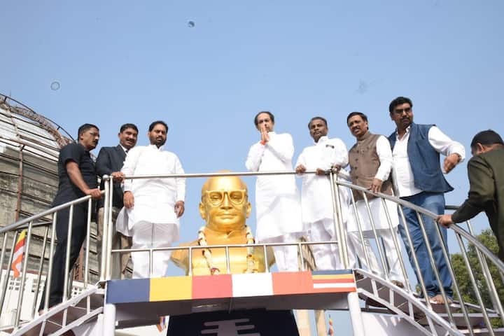 मुख्यमंत्री उद्धव ठाकरेंकडून डॉ. बाबासाहेब आंबेडकरांच्या स्मृतीला अभिवादन 