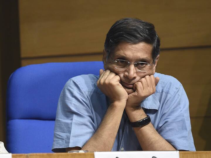  How does the stock market accelerate when the country's economy is in a tense state says Arvind Subramanian देशाची अर्थव्यवस्था डबघाईला असताना शेअर बाजारात तेजी कशी? : अरविंद सुब्रमण्यन