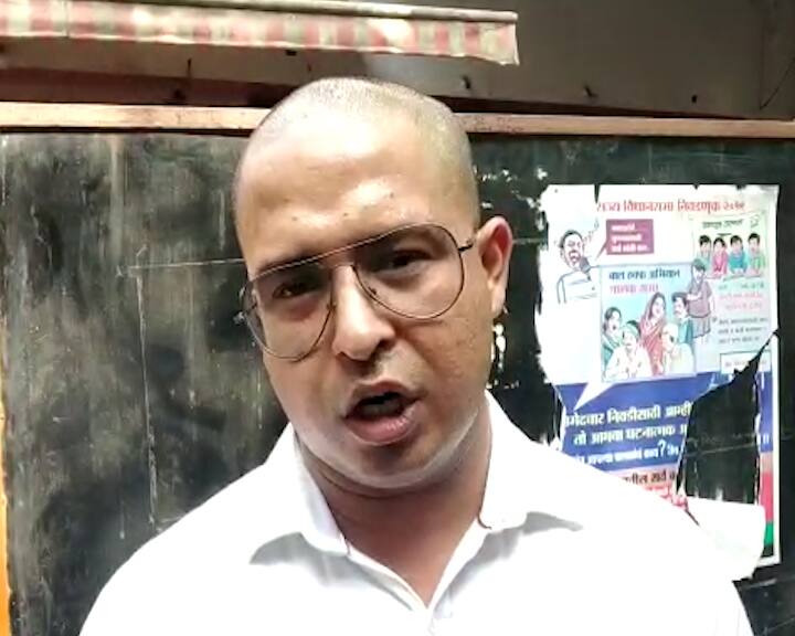 Shiv Sena Workers thrash man who writes offensive Facebook post against Uddhav Thackeray उद्धव ठाकरेंविरोधात आक्षेपार्ह पोस्ट लिहिणाऱ्याला शिवसैनिकांकडून चोप, मुंबईतल्या वडाळ्यातील संतापजनक घटना