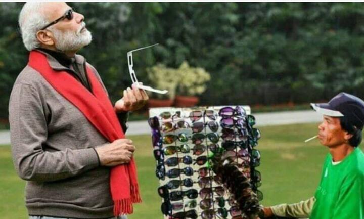 एका फोटोत तर मोदी गॉगल खरेदी करताना दिसले