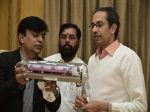 पुणेकरांसाठी मेट्रोसंदर्भात खूशखबर, मेट्रो कोचच्या प्रतिकृतीचे मुख्यमंत्री उद्धव ठाकरे यांच्या हस्ते अनावरण