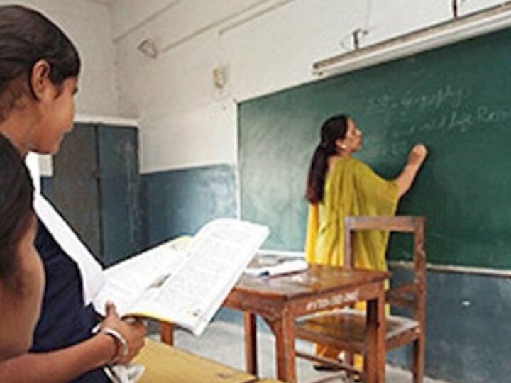 Govt Orders to terminate teachers who failed in TET राज्यातील 8 हजार शिक्षकांच्या नोकरीवर संक्रात, टीईटी अनुत्तीर्ण शिक्षकांच्या सेवा समाप्तीचे आदेश