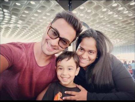 दरम्यान, अर्पिता आणि आयुषचं लग्न 18 नोव्हेंबर, 2014 हैदराबादमधील फलकनुमा पॅलेसमध्ये झाली होती. या जोडीने काही दिवसांपूर्वी आपल्या लग्नाचा पाचवा वाढदिवस साजरा केला. अर्पिताने 30 मार्च रोजी आपल्या पहिल्या मुलाला जन्म दिला होता. (फोटो : इंस्टाग्राम)