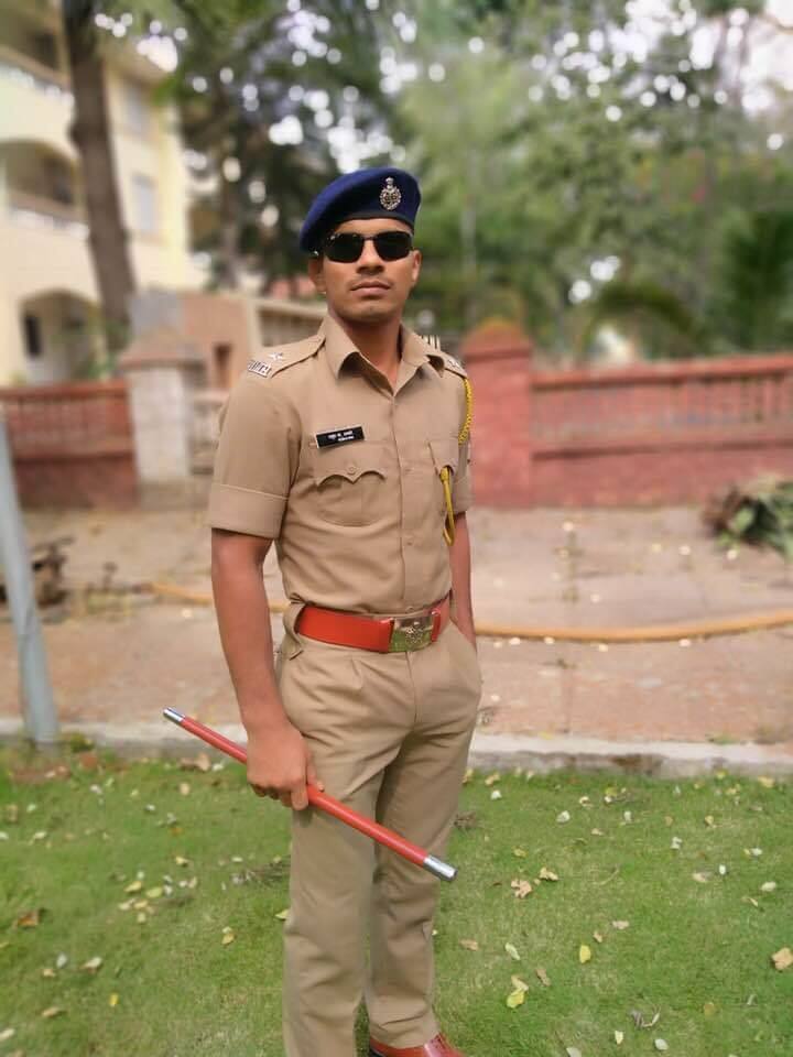 सध्या नाशिकच्या पोलीस अकादमीत राहुलचं पोलीस उपअधीक्षकपदाचं प्रशिक्षण सुरु आहे.