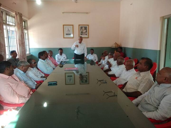 महाराष्ट्र एकीकरण समितीच्या बैठकीत भीमाशंकर पाटील आणि बसवराज होरट्टी यांचा निषेध Bhimashankar Patil and Horti Prohibited at committee meeting महाराष्ट्र एकीकरण समितीच्या बैठकीत भीमाशंकर पाटील आणि बसवराज होरट्टी यांचा निषेध