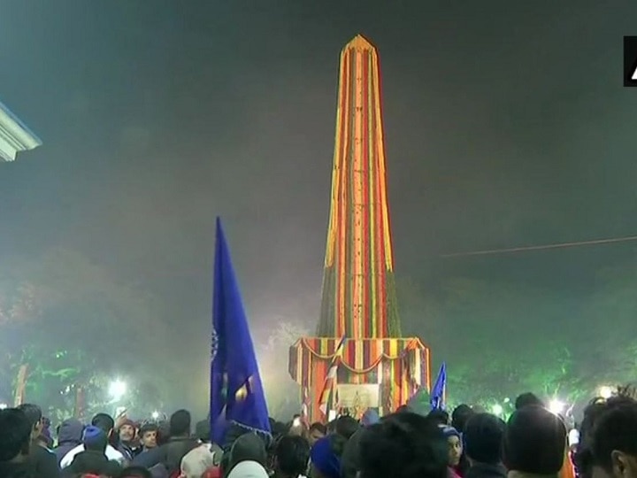 Koregaon Bhima event, tribute from ajit pawar Pune Bhima Koregaon | भीमा कोरेगाव विजयस्तंभ अभिवादनासाठी गर्दी; अजित पवार, प्रकाश आंबेडकरांकडून मानवंदना