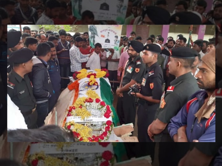 Army soldier Mahesh Tidke cremated with full state honours in parli परळीतील जवान महेश तिडके यांच्यावर शासकीय इतमामात अंत्यसंस्कार