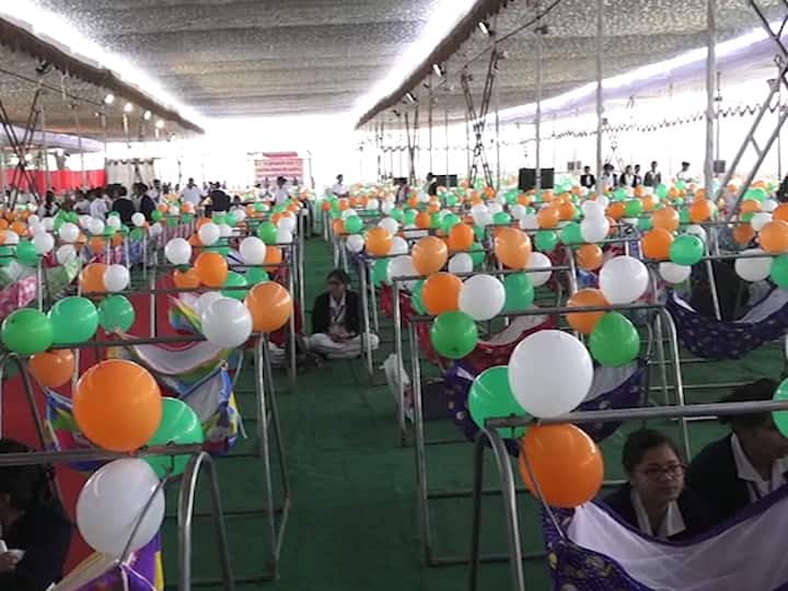 स्त्री भ्रूण हत्यांवरुन गाजलेल्या बीडमध्ये एकाच मांडवाखाली तब्बल 802 मुलींचे नामकरण 802 girl child naming ceremony in beed स्त्री भ्रूण हत्यांवरुन गाजलेल्या बीडमध्ये एकाच मांडवाखाली तब्बल 802 मुलींचे नामकरण