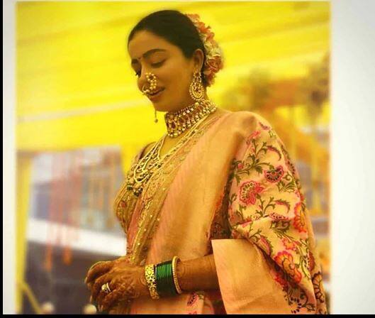 तिच्या ड्रेसबद्दल बोलताना नेहा म्हणाली, घागरा खूप रंगीबेरंगी आहे. गुंतवणूकीसाठी मी कल्कीने डिझाइन केलेला हिरवा भारी भरतकाम असलेला पोशाख घालणार आहे. हिरवा हा शार्दूलचा आवडता रंग आहे, म्हणून त्याने माझ्यासाठी हिरवा निवडला आहे. 