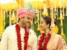 बिग बॉसची माजी स्पर्धक नेहा पेंडसे प्रियकर शार्दुल सिंह व्यास लग्नबंधनात अडकले, लग्नाचे काही फोटो