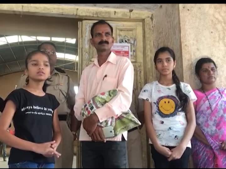 farmer mahendra deshmukh matoshree meet agricultural Minister Dada Bhuse मातोश्रीबाहेर ताब्यात घेतलेल्या शेतकऱ्याला कृषीमंत्र्यांकडून मंत्रालयात बोलावणं