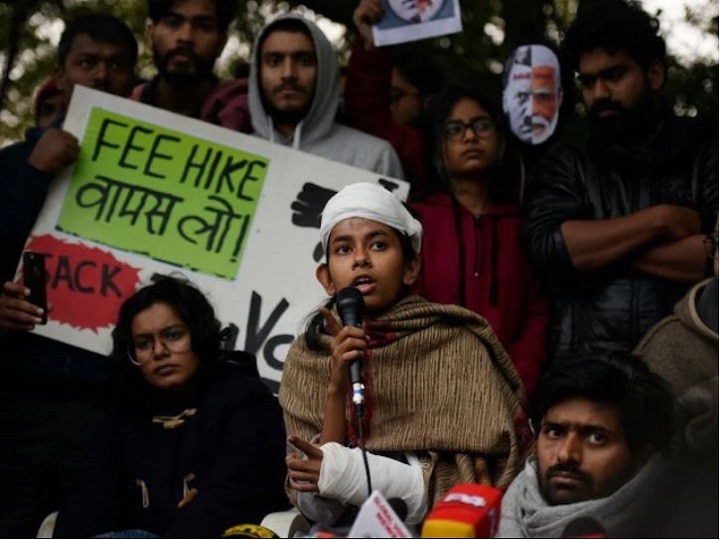 Delhi police filed FIR against JNUSU president Aishe Ghosh and 19 others JNUSU ची अध्यक्ष आयशी घोषसह 19 विद्यार्थ्यांवर गुन्हा