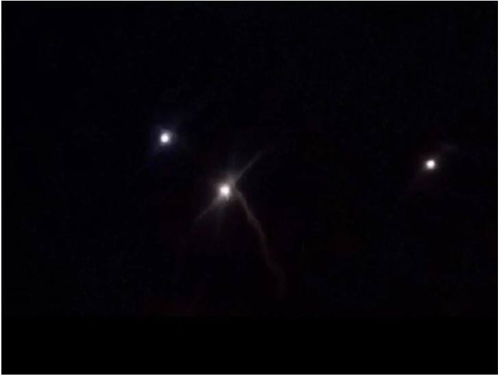 iran launches missile attack warns america not to retaliate live updates इराणचा अमेरिकन लष्करी तळांवर मोठा हल्ला, डझनहून अधिक क्षेपणास्र डागली