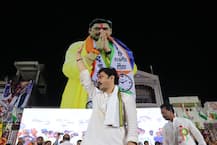 धनंजय मुंडेंचा परळीत भव्य नागरी सत्कार, मुंडे परळीकरांसमोर नतमस्तक