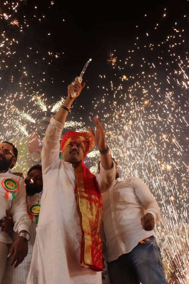 संयोजन समितीच्या वतीने सुवर्ण पत्र, मानचिन्ह, तलवार देऊन त्यांचा सत्कार करण्यात आला. 