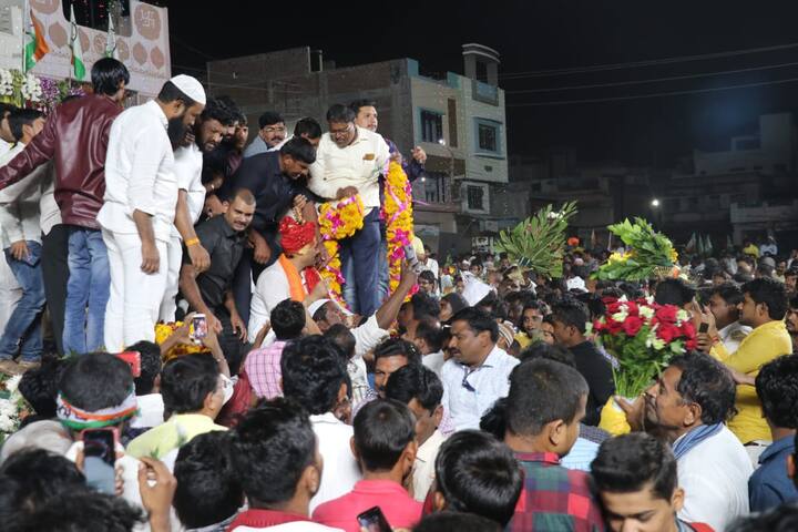 मराठवाड्यातून त्यांचे असंख्य चाहते या वेळी उपस्थित होते. 