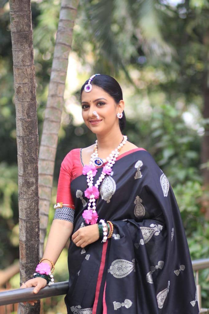 'होणार सून मी या घरची' या मालिकेतून घराघरांत पोहोचलेल्या जान्हवीने म्हणजेच, तेजश्री प्रधानने 'अग्गंबाई सासूबाई' या मालिकेतून छोट्या पडद्यावर कमबॅक केलं. 