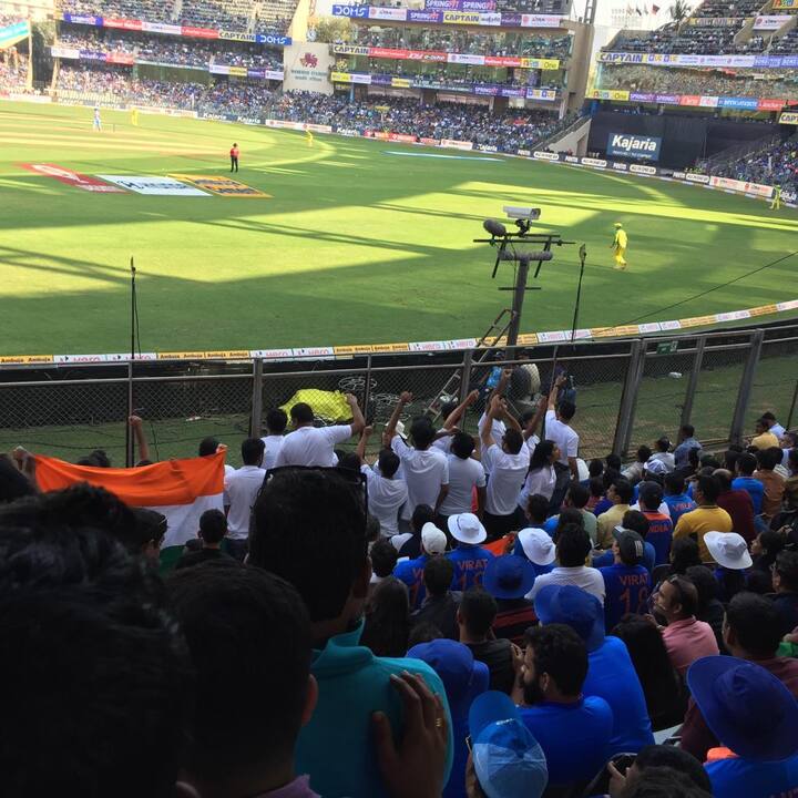  तेथील आजूबाजूच्या लोकांनी भारत माता की जय, मोदी की जय अशा घोषणा दिल्या.