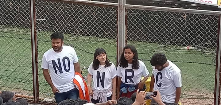 वानखेडे स्टेडियम मध्ये इंडिया विरूद्ध ऑस्ट्रेलिया क्रिकेट मॅच चालू असताना TISS विद्यार्थी संघटनेचे प्रमुख पहाद अहमद  आणि त्यांचे 15 ते 20 विद्यार्थी सहकारी यांनी वानखेडे स्टेडियममध्ये निदर्शने केले.