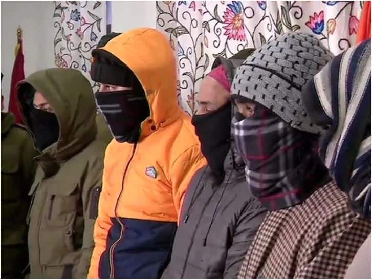 प्रजासत्ताक दिनी दहशतवादी हल्ल्याचा कट उधळला, पाच दहशतवाद्यांना अटक jaish a mohammad module busts srinagar police major terrorist attack averted ahead republic day प्रजासत्ताक दिनी दहशतवादी हल्ल्याचा कट उधळला, पाच दहशतवाद्यांना अटक