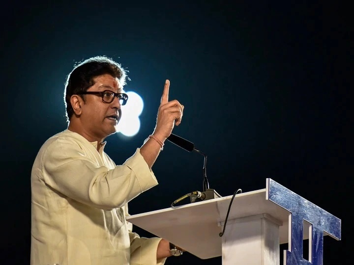 Raj Thackeray clarifies on fined Rs 1000 for not wearing mask on RO-RO छापून आलेली बातमी पूर्णपणे खोटी, रो-रो बोटी वर ना सिगारेट ओढली ना दंड भरला : राज ठाकरे
