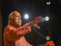 आरएसएसचा पुढचा अजेंडा लोकसंख्या नियंत्रण, मोहन भागवतांचे संकेत, कायदा करण्याचीही मागणी