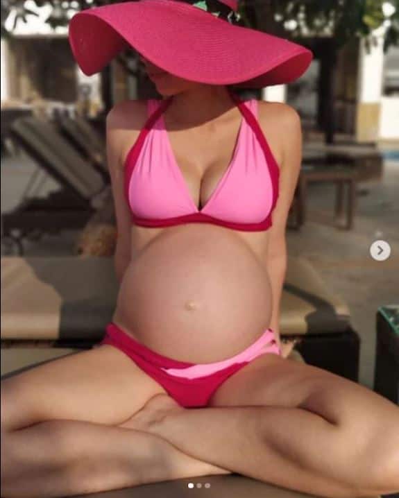 बॉलिवूड अभिनेत्री कल्की कोचलीनचे बेबी बंपसोबतचे फोटो सध्या खूप व्हायरल होत आहेत. (Photo Credit: @kalkikanmani Instagram)