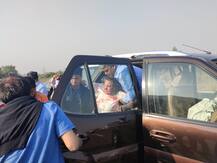 PHOTO | ज्येष्ठ अभिनेत्री शबाना आझमी यांच्या कारला मुंबई-पुणे एक्स्प्रेस वेवर अपघात