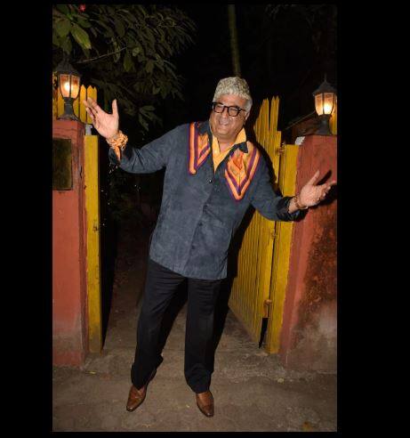 फिल्ममेकर बोनी कपूर अभिनेते शम्मी कपूर यांच्या स्टाईलमध्ये या पार्टीत सहभागी झाले होते.
