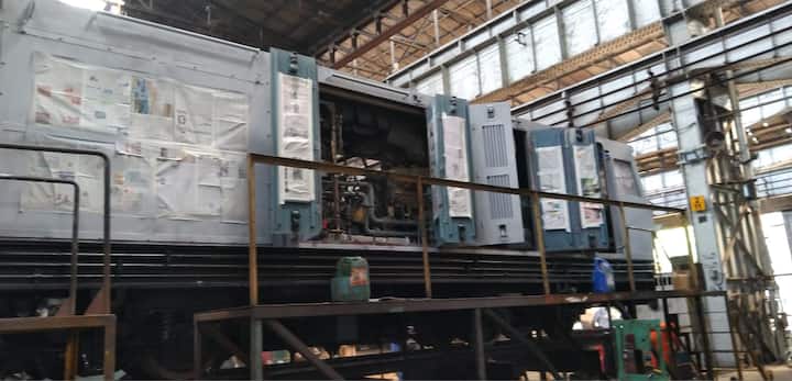 मध्य रेल्वेच्या परेल वर्कशॉपमध्ये हिमाचल प्रदेशमध्ये धावणाऱ्या रेल्वेच्या इंजिनाची निर्मिती सध्या सुरू आहे.