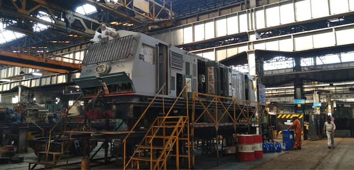 कांगरा व्हॅली रेल्वे ही हिमाचल प्रदेशमधील जोगिंदरनगर आणि पंजाबमधील पठाणकोट यांना जोडणारी अतिशय जुनी अशी नॅरो गेज लाईन आहे. 