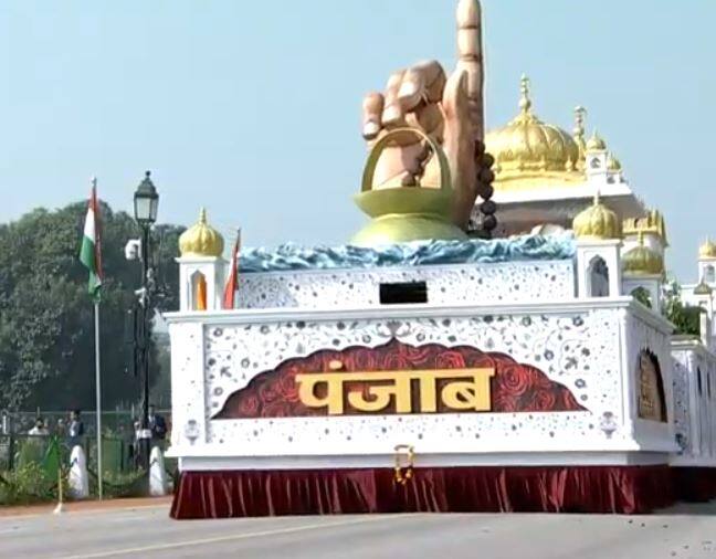 पंजाबच्या चित्ररथावर गुरुद्वाराला एका मजबूत स्तंभाच्या रुपात दाखवण्यात आले. किरत करो, नाम जपो हा सिद्धांत यातून देण्यात आला.