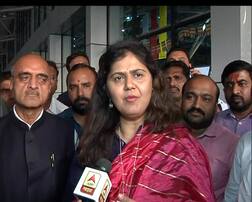मराठवाड्याच्या पाणी प्रश्नावर भाजप नेत्या पंकजा मुंडेंचं एकदिवसीय लाक्षणिक उपोषण