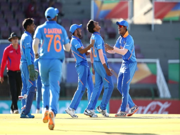 ICC U19 World Cup india beat australia by 74 runs to reach semifinal U19 World Cup | ऑस्ट्रेलियाचा पराभव करत भारतीय संघाची उपांत्य फेरीत धडक; कार्तिक त्यागी विजयाचा मानकरी