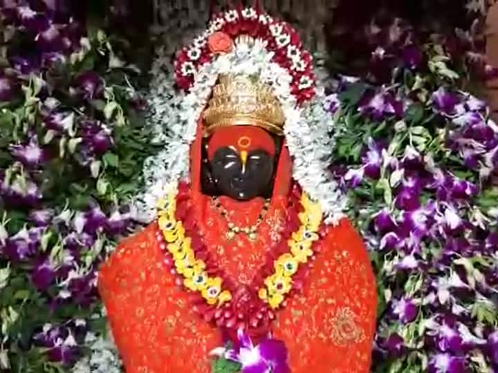 सजावटीसाठी विविध 36 प्रकारच्या दोन टन फुलांचा वापर करण्यात आला आहे. 