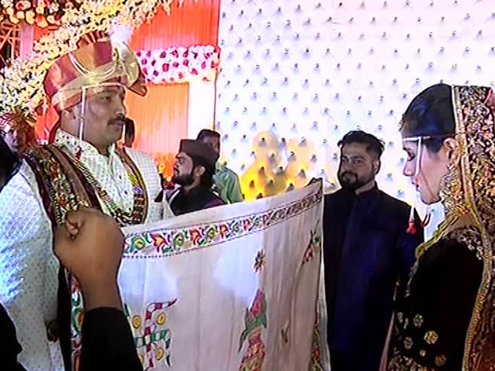 विजय चौधरीनं तीनदा महाराष्ट्र केसरी आणि मग हिंदकेसरी झाल्याशिवाय लग्न करणार नाही, असं घरच्यांना बजावून सांगितलं होतं. 