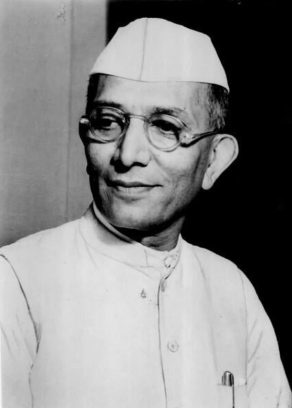 त्यानंतर एक मे 1997 पासून 19 मार्च 1998 पर्यंत ते तत्कालीन पंतप्रधान इंद्र कुमार गुजराल यांचं सरकार असताना अर्थमंत्री होते. यादरम्यान त्यांनी एकदाच संसदेत अर्थसंकल्प सादर केला होता. 