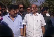 शहापूरमधील आदिवासी पाड्यातील झोपडीत शरद पवारांचं भोजन