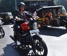 सोनाक्षी सिन्हाची ‘बुलेट’ राईड, फोटो व्हायरल