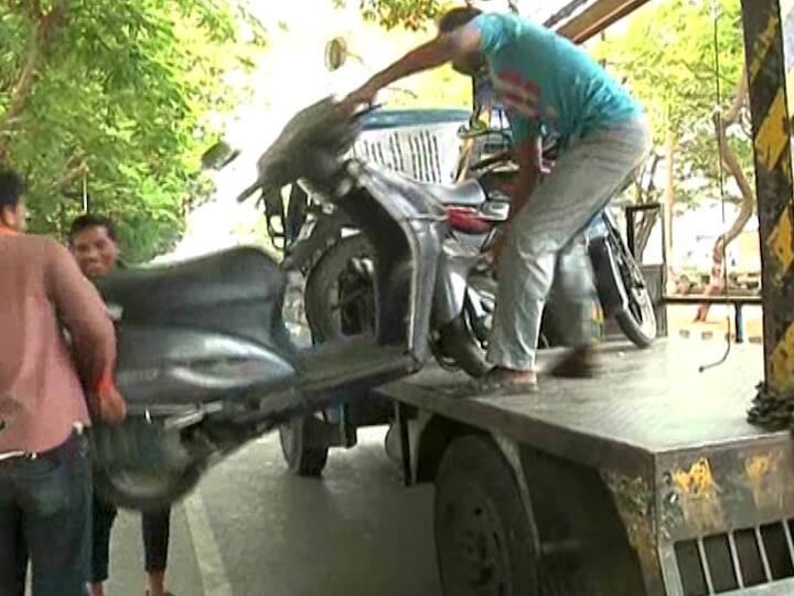 मुंबईत टोईंग व्हॅन पार्क करण्यासाठी ट्रॅफिक विभागाकडे जागाच नाही HC disposed of PIL related to corruption in mumbai traffic police मुंबईत टोईंग व्हॅन पार्क करण्यासाठी ट्रॅफिक विभागाकडे जागाच नाही