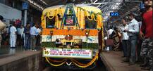 Photo : विजेवर धावणाऱ्या लोकलची 95 वर्षे