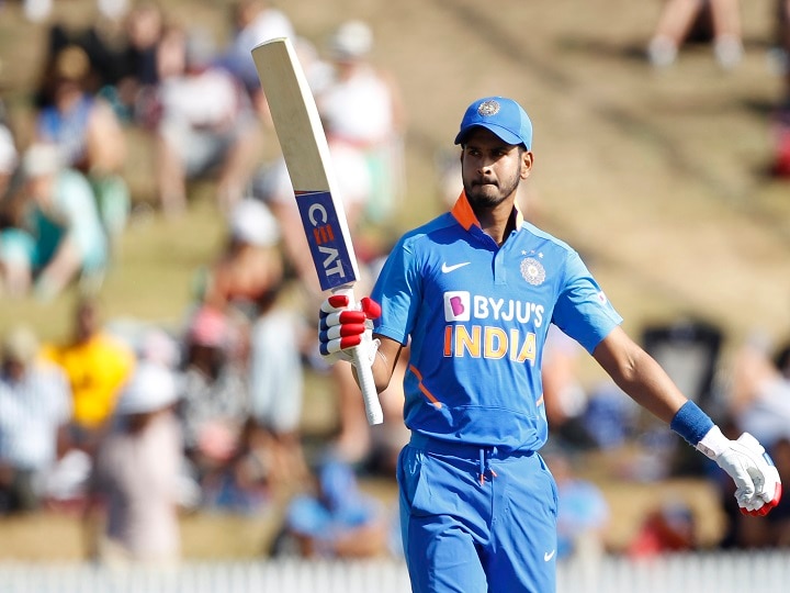 INDvsNZ 1st ODI Live Score - Shreyas Iyer slams maiden odi century INDvsNZ 1st ODI | श्रेयस अय्यरचं पहिलंच वनडे शतक, भारताचं न्यूझीलंडसमोर 348 धावांचं आव्हान
