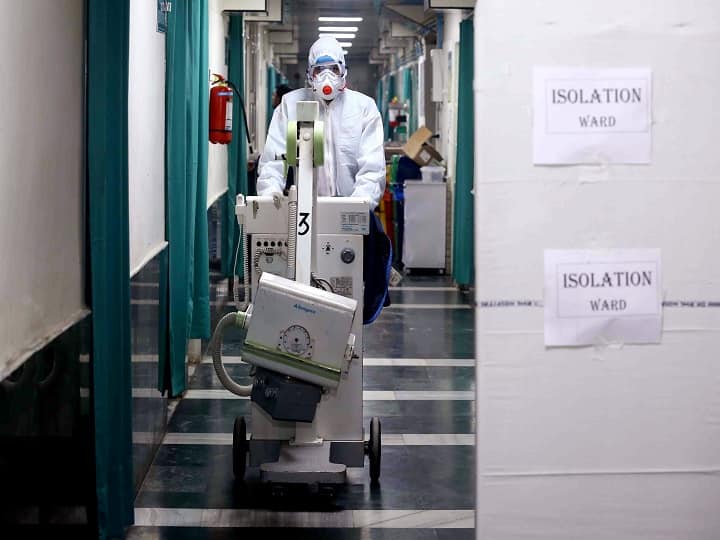 कोरोना व्हायरसचा सर्वप्रथम धोका सांगणाऱ्या डॉक्टरचा मृत्यू coronavirus kills chinese whistleblower doctor li wenliang in peiching कोरोना व्हायरसचा सर्वप्रथम धोका सांगणाऱ्या डॉक्टरचा मृत्यू