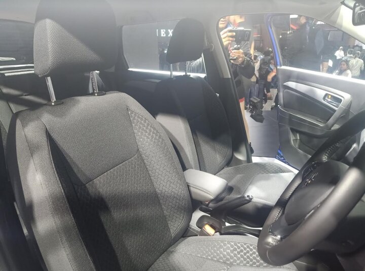 ही कार पेट्रोल इंजिवर असली तरी डिझेल इंजिन करण्याचाही पर्याय कंपनी देणार आहे.