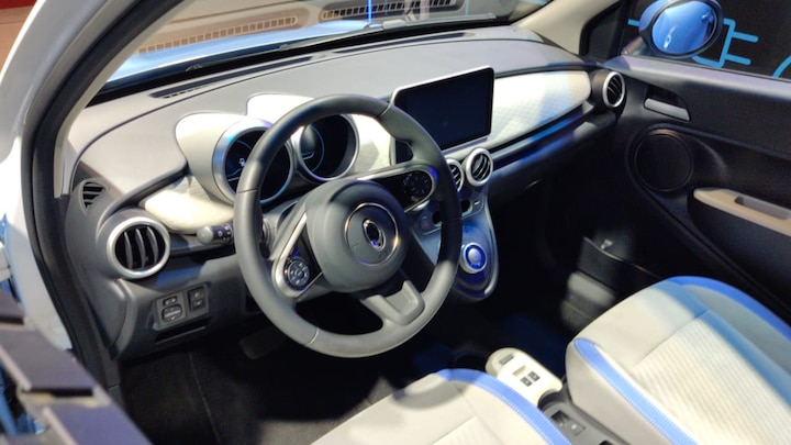 यामध्ये 33kWh ची बॅटरी असून ती 46 bhp ची पावर देत आहे. ही कार फुल चार्ज केल्यानंतर 300 किलोमीटरच्या रेंजमघ्ये जाऊ शकते. एवढी रेंज सध्या भारतात असलेल्या ईव्हीमध्ये असून याचा टॉप स्पीड 102 किलोमीटर प्रतीतास आहे.