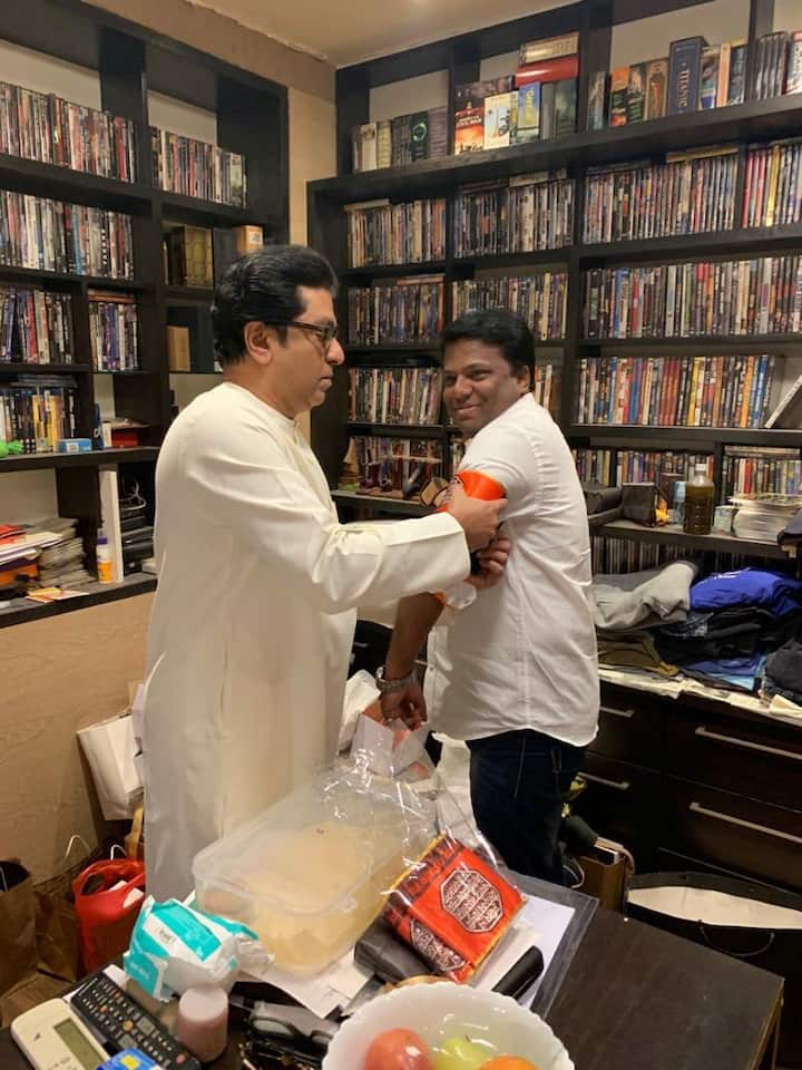 केवळ मुंबईतूनच नाहीतर राज्यभरातून मनसैनिक मोर्चात सहभागी होण्यासाठी दाखल झाले आहेत.