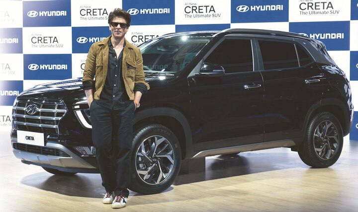 Hyundai Creta: ही कार ऑटो एक्सपोमध्ये पहिल्यांदा सादर करण्यात आली. नवीन क्रेटा पुढच्या काही महिन्यांमध्ये भारतात लॉन्च केली जाऊ शकते. ही कार पेट्रोल आणि डिझेस मॉडल्समध्ये लॉन्च करण्यात येईल. आधीच्या क्रेटा कारचं हे अपडेटेड वर्जन आहे. त्याचसोबत यामध्ये फिचर्सही जास्त आहेत. 