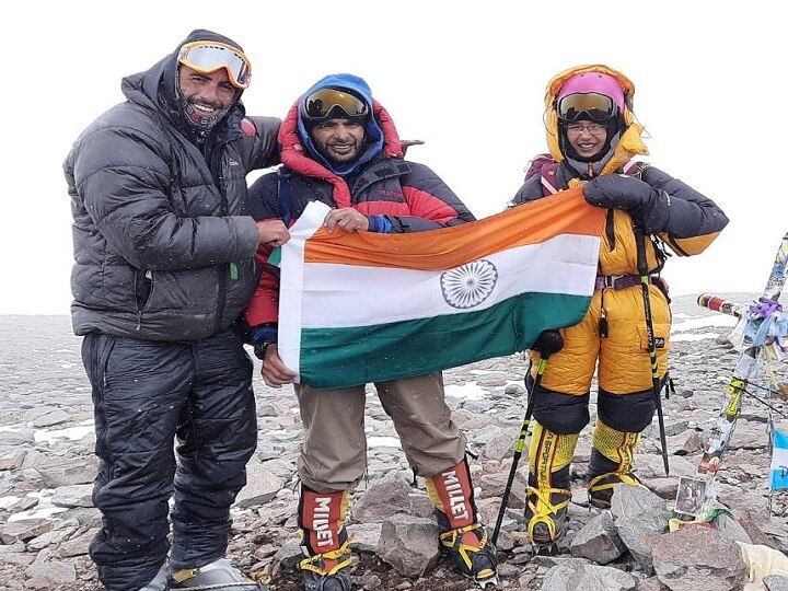 mumbaikar girl set record, kamya kartikeyan set new record in mountain climbing मुंबईकर मुलीनं रचला इतिहास, दक्षिण अमेरिकेतील सर्वात उंच शिखरावर चढाई