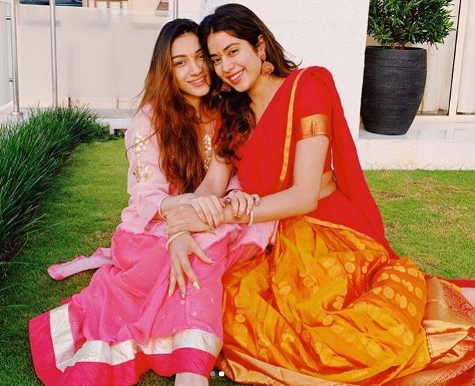 जान्हवी अनेकदा तिरूपतीच्या दर्शनासाठी जात असते. तिचे फोटो सोशल मीडियावर व्हायरल होत आहेत. (Photo Credit: @janhvikapoor)