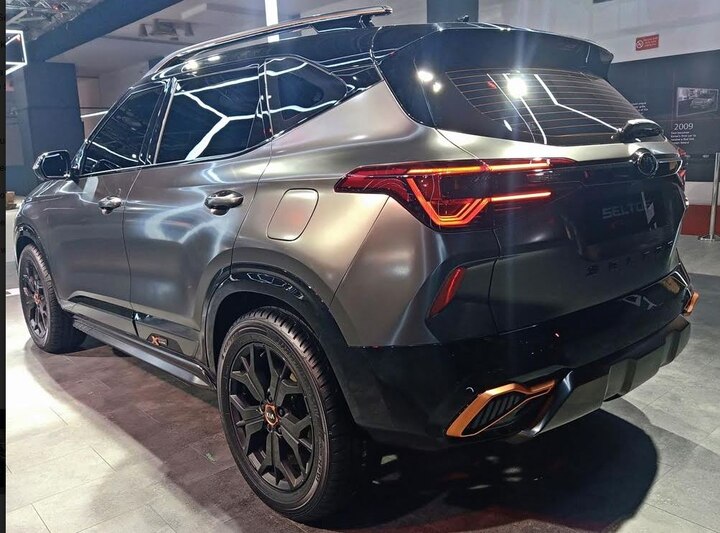 सेल्टोस एक्स-लाइनला वेगळ्या स्किड प्लेटसह एक नवीन लुकचा फ्रंट बम्पर आहे.